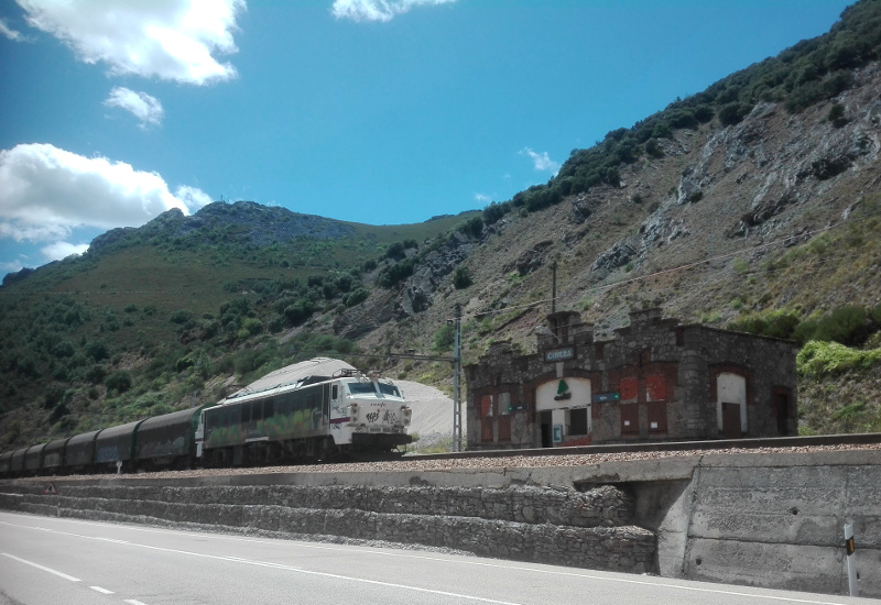 Estación de tren de Ciñera